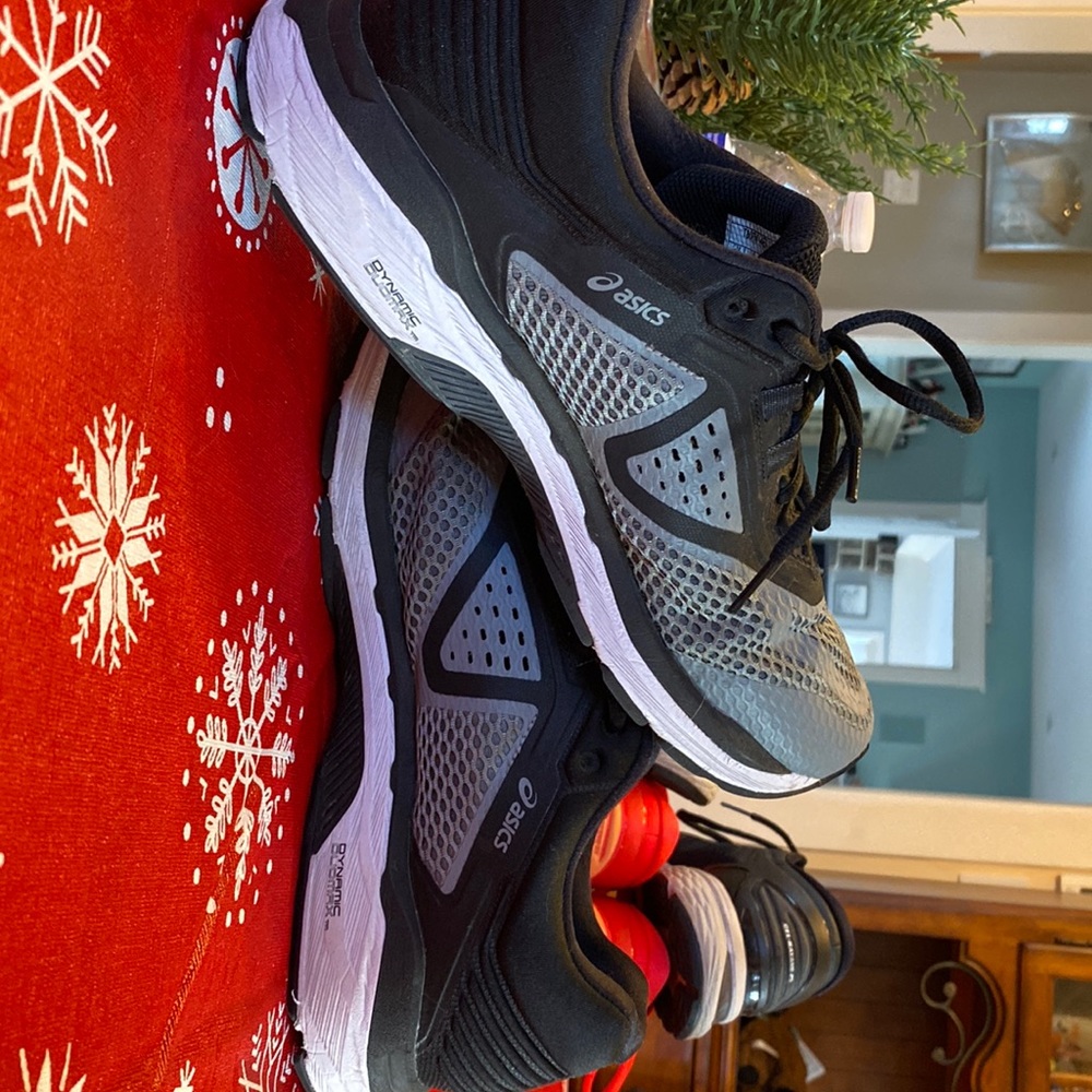 Asics GT-2000 6 mens size 11.5 extra wide 4e very good condition